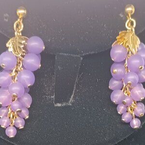 Vintage Bunch of Purple Grapes on Gold Vine Clip On Earrings